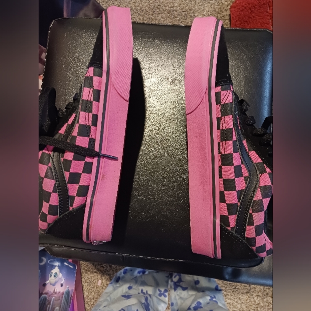 Kids Van's Shoes size 6 - Picture 2 of 3